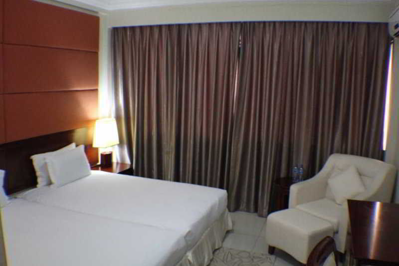 Royal Nick Hotel Accra Bagian luar foto